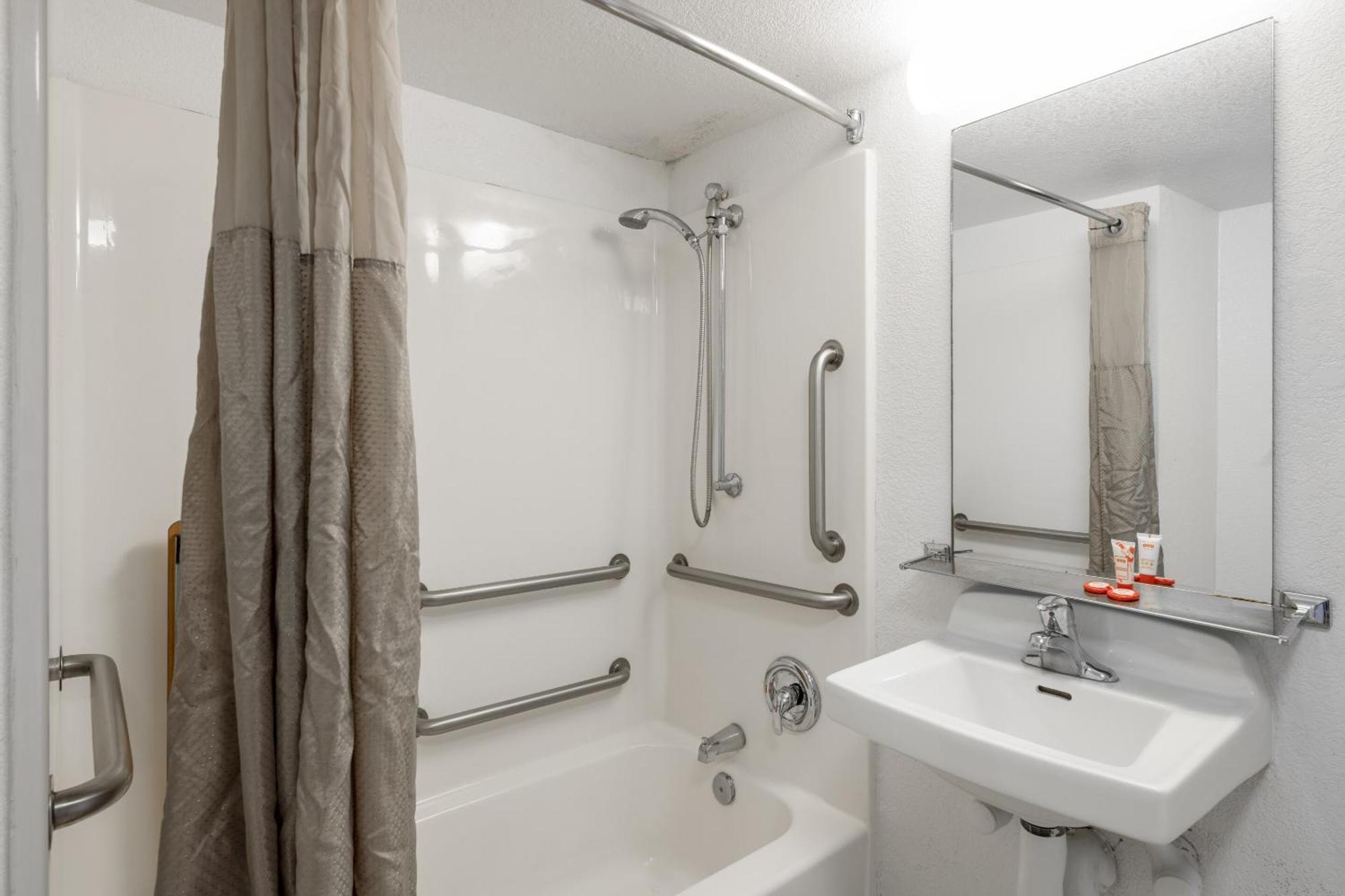 Oyo Hotel Houston Katy Freeway Bagian luar foto