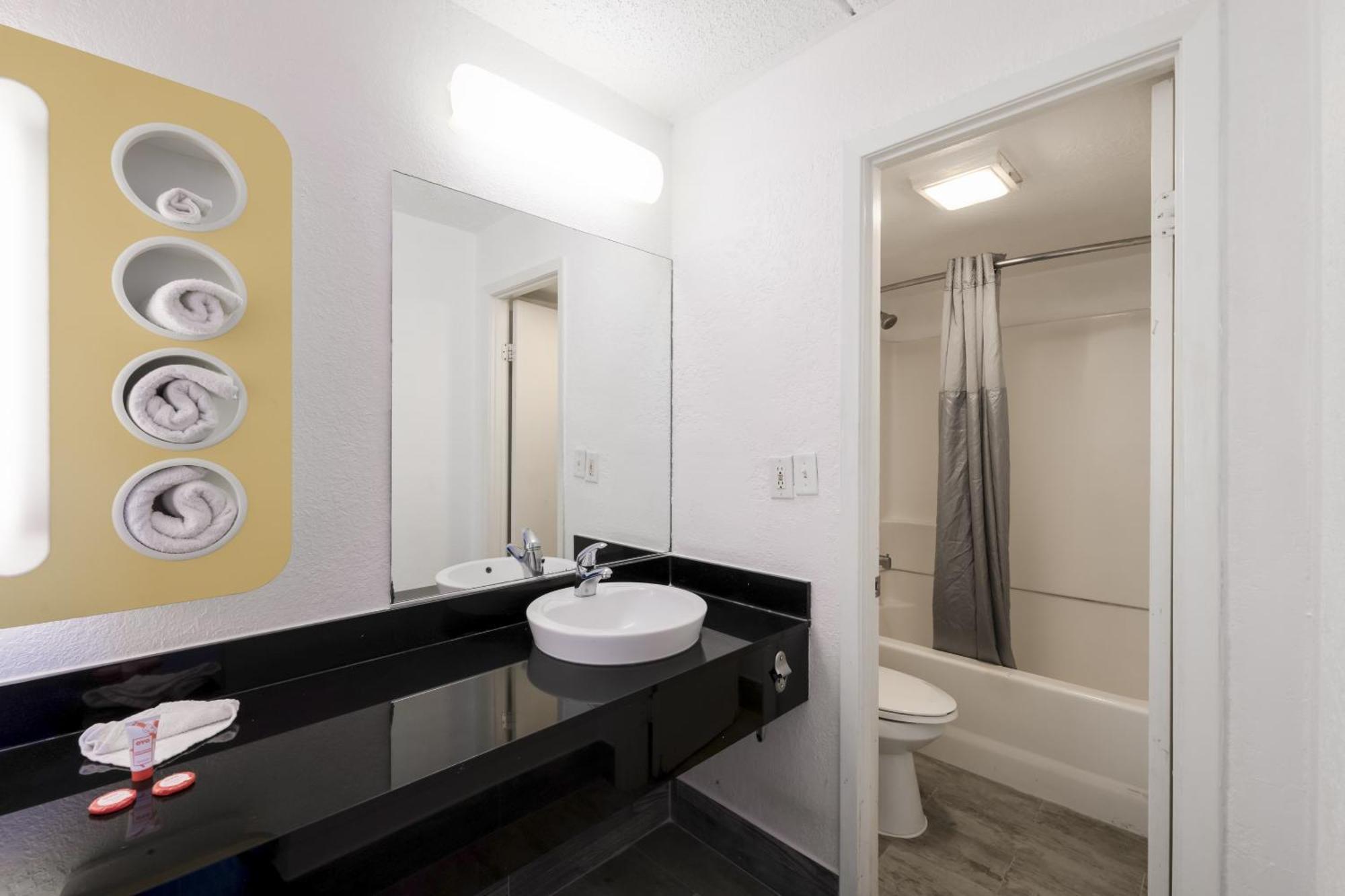 Oyo Hotel Houston Katy Freeway Bagian luar foto