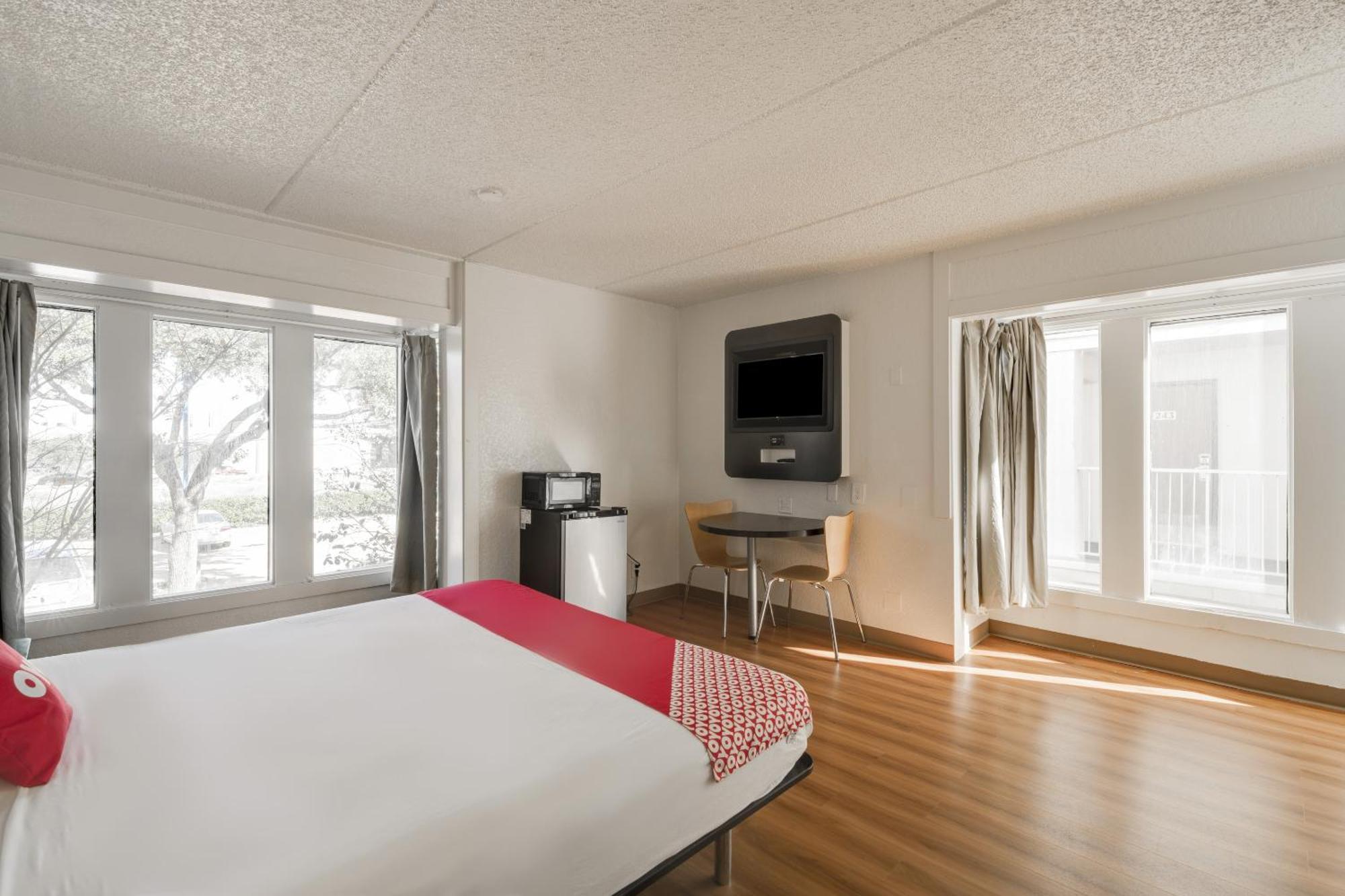 Oyo Hotel Houston Katy Freeway Bagian luar foto